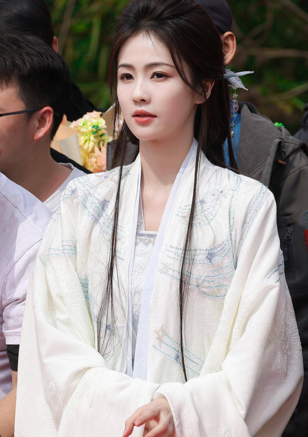 白鹿《白月梵星》杀青路透,气质优雅是仙女_宁安_剧中_什么