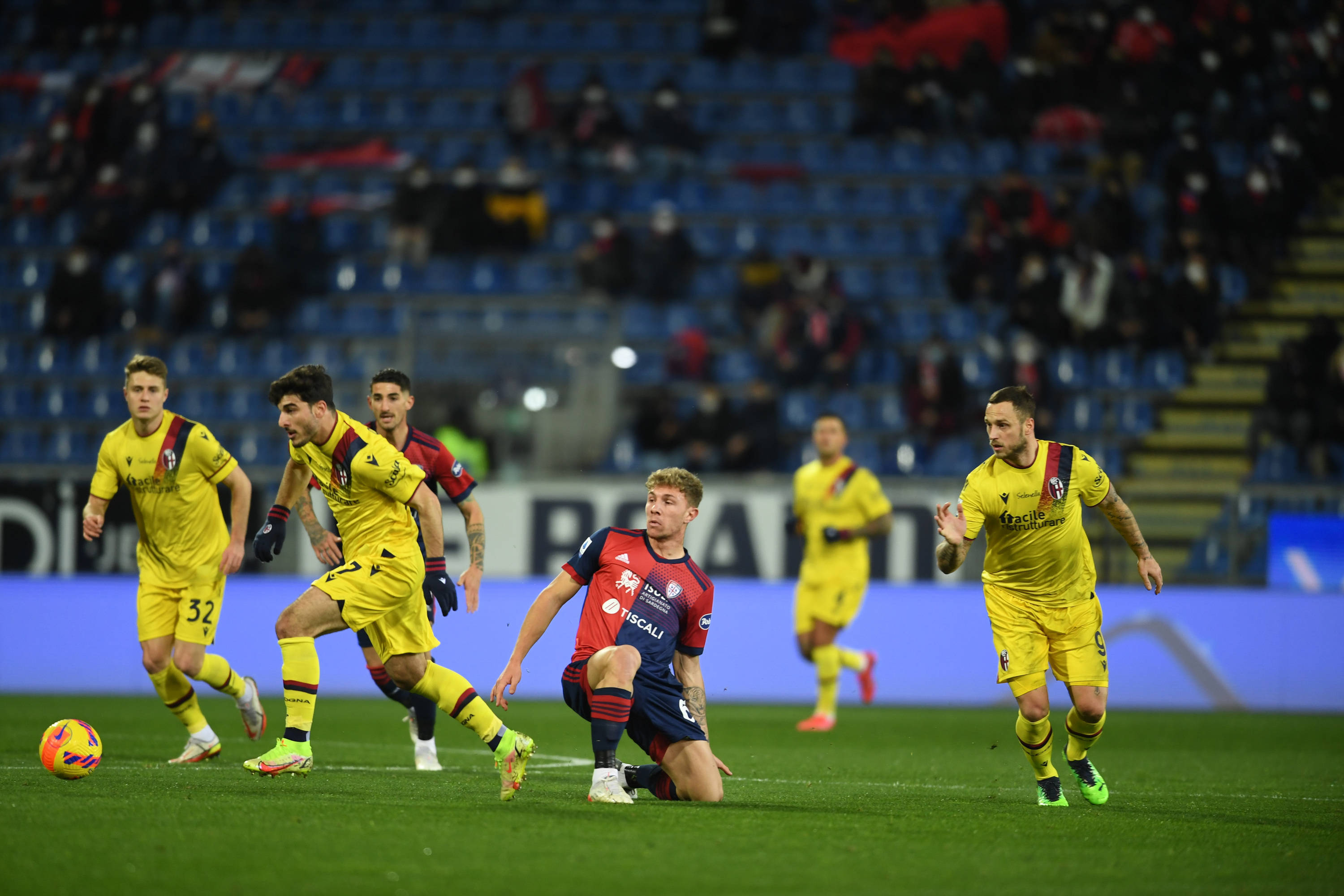 意甲 博洛尼亚vs维罗纳_进攻_防守_比赛