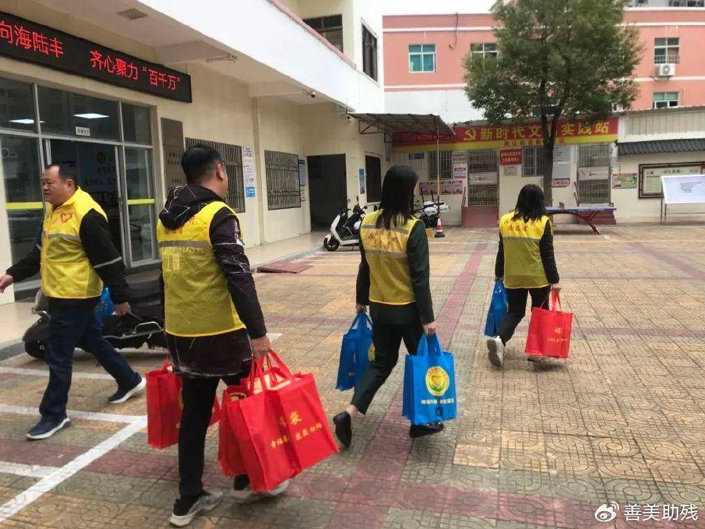 汕尾市博助慈善会组织志愿者到城区凤山街道慰问困难群众_家庭_活动