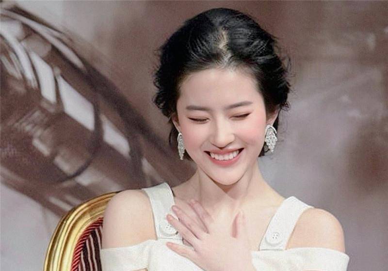 刘亦菲发福,脸颊圆润脖子粗,仙女气质全无._网友_视频_工作