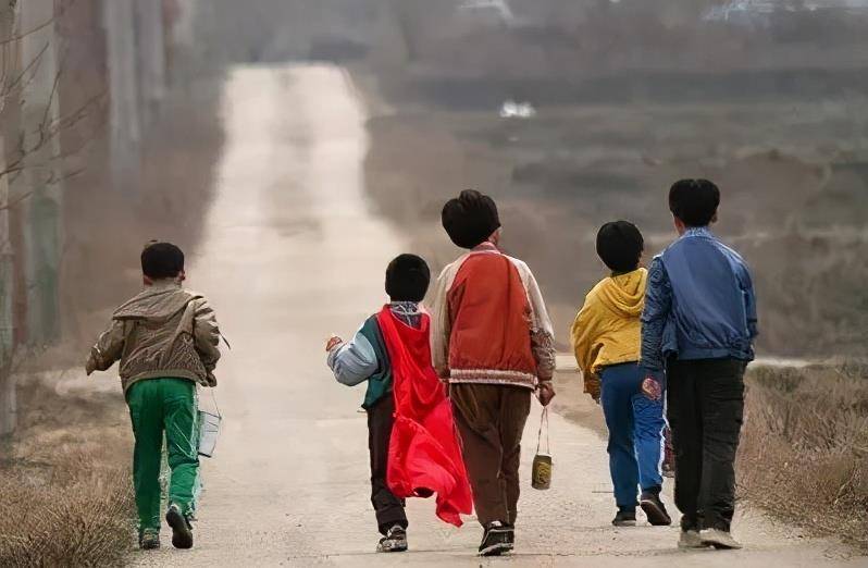 90年代5个韩国少年抓青蛙失踪11年,尸骨被挖出后,家长们崩溃了_孩子