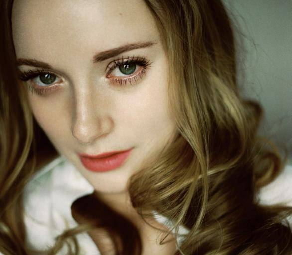 在中国发展的5位国外女星,有人被徐峥捧红,有人嫁中国丈夫_伊莉莎