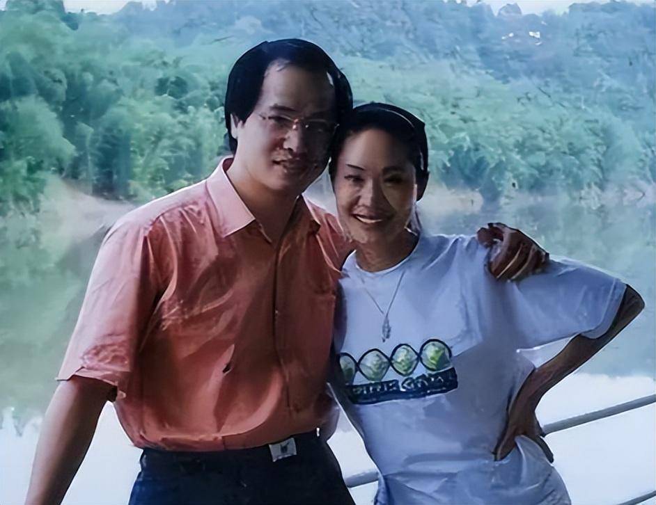 女高音于文华,出生微寒,凭《纤夫的爱》走红,她有怎样的故事?