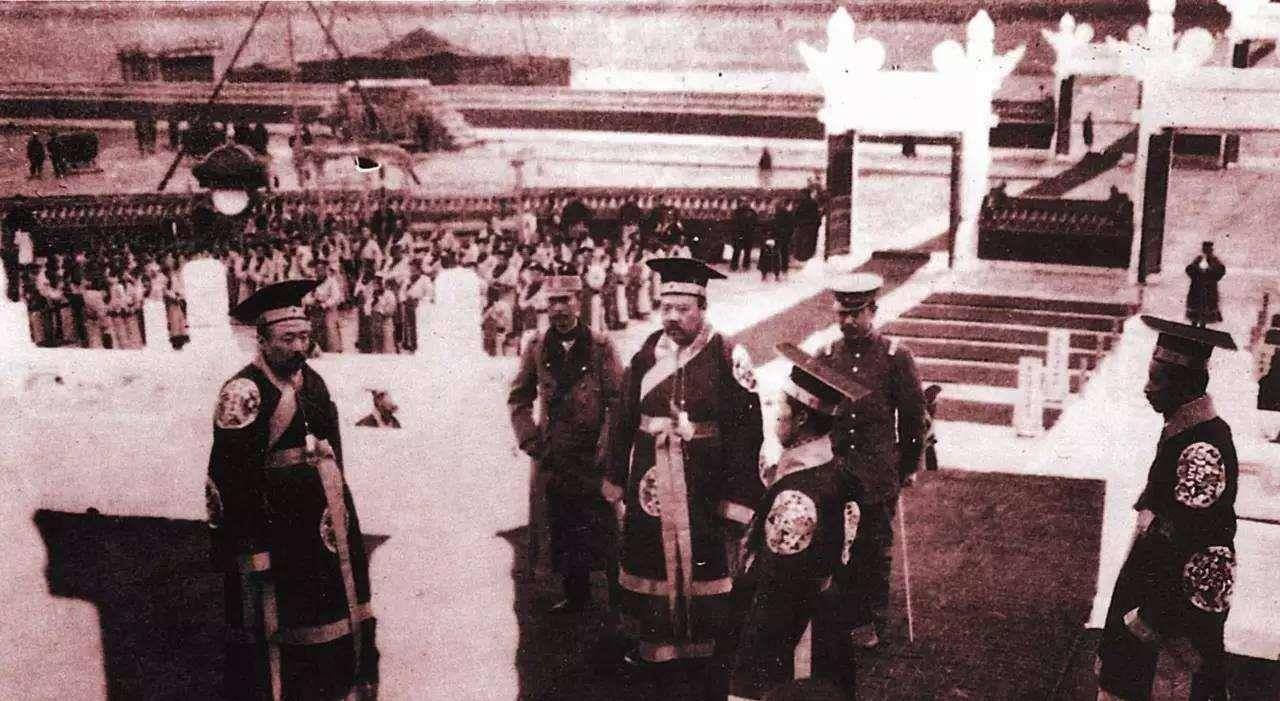政坛上的"跳梁小丑",清华园的四大导师_梁启超_康有为_革命