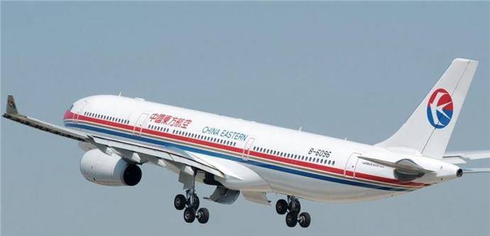 2016年虹桥机场跑道入侵,东航机长3秒化解危机,奖励30