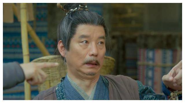 当得知一脸天真的男孩居然是朝廷正在缉拿的要犯时,袁不二眼睛一瞪,不