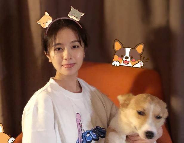 李兰迪近照,糊图挡不住20岁"少女脸",没p图的牛奶腿我爱了_时候_外形