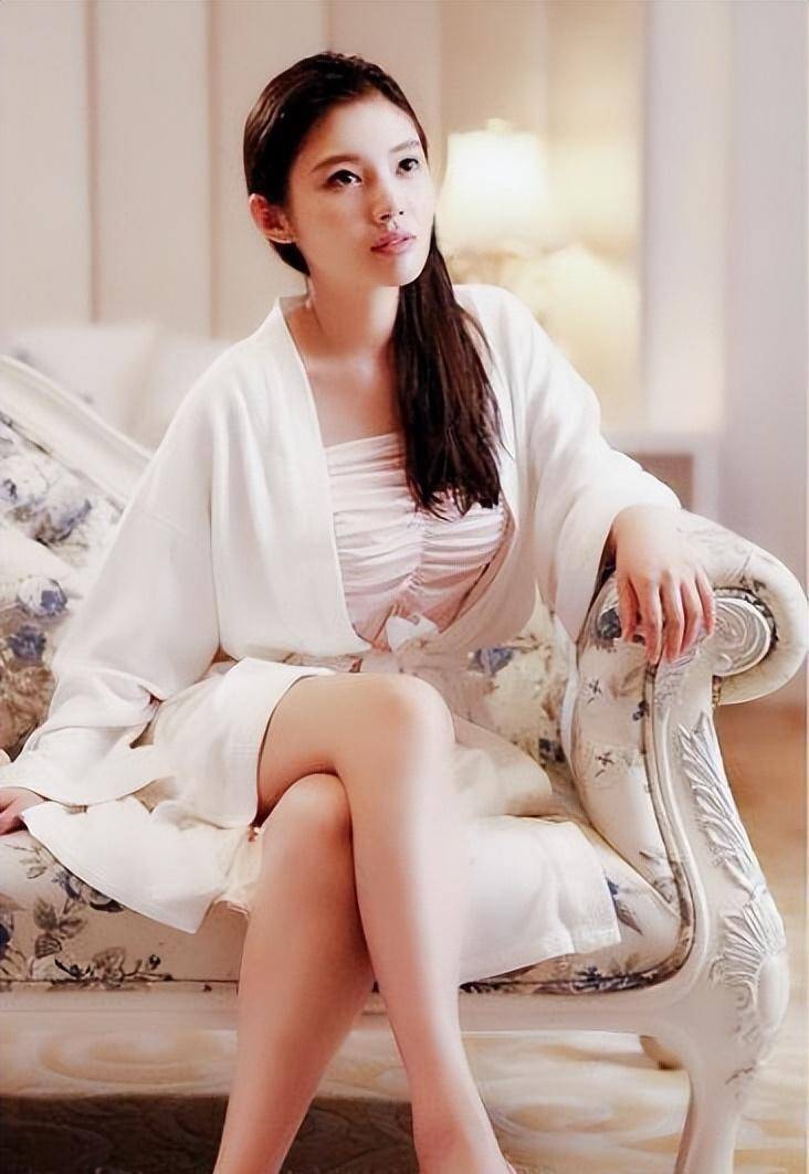 徐冬冬近照,漂亮成了这样!她在网络上发文想嫁人,她一直单身