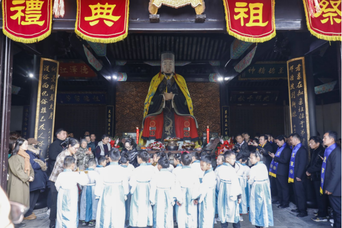 "泰伯庙会"火爆出圈,中外游客"扎堆"梅里古镇_梅村_无锡市_活动