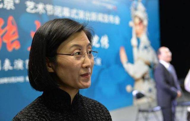不要将不同流派,时期的京剧名家放一起对此,例如李维康和李胜素_对比