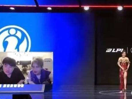 比赛_解说_观众们