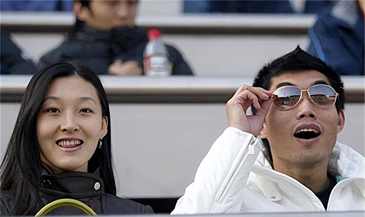 "双冠王"郑智年薪1900万,娶小7岁娇妻,2022年正式退居二线_邵娜