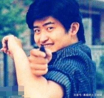 刘欢少年时旧照被扒,苗条清瘦撞脸张翰,岳父曝第一印象就是太帅_一个