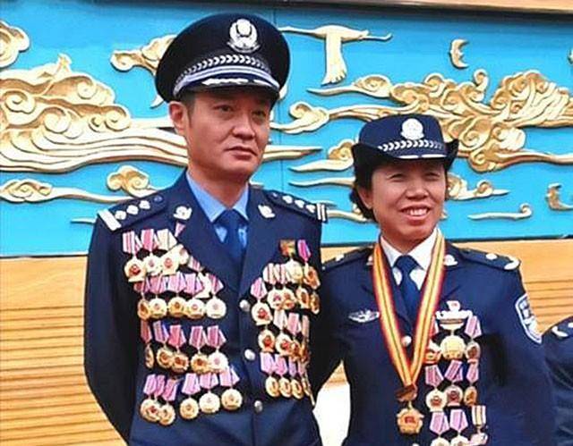 "勋章民警"程鹏,曾被毒贩枪抵脑门:从警33年,4次