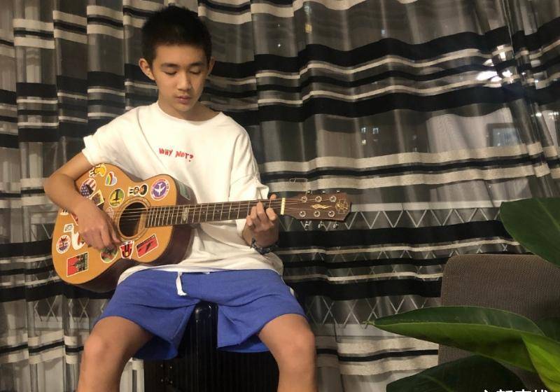 荣梓杉是个早期的小演员,如今多年的努力,让他成为不一样的少年_故事