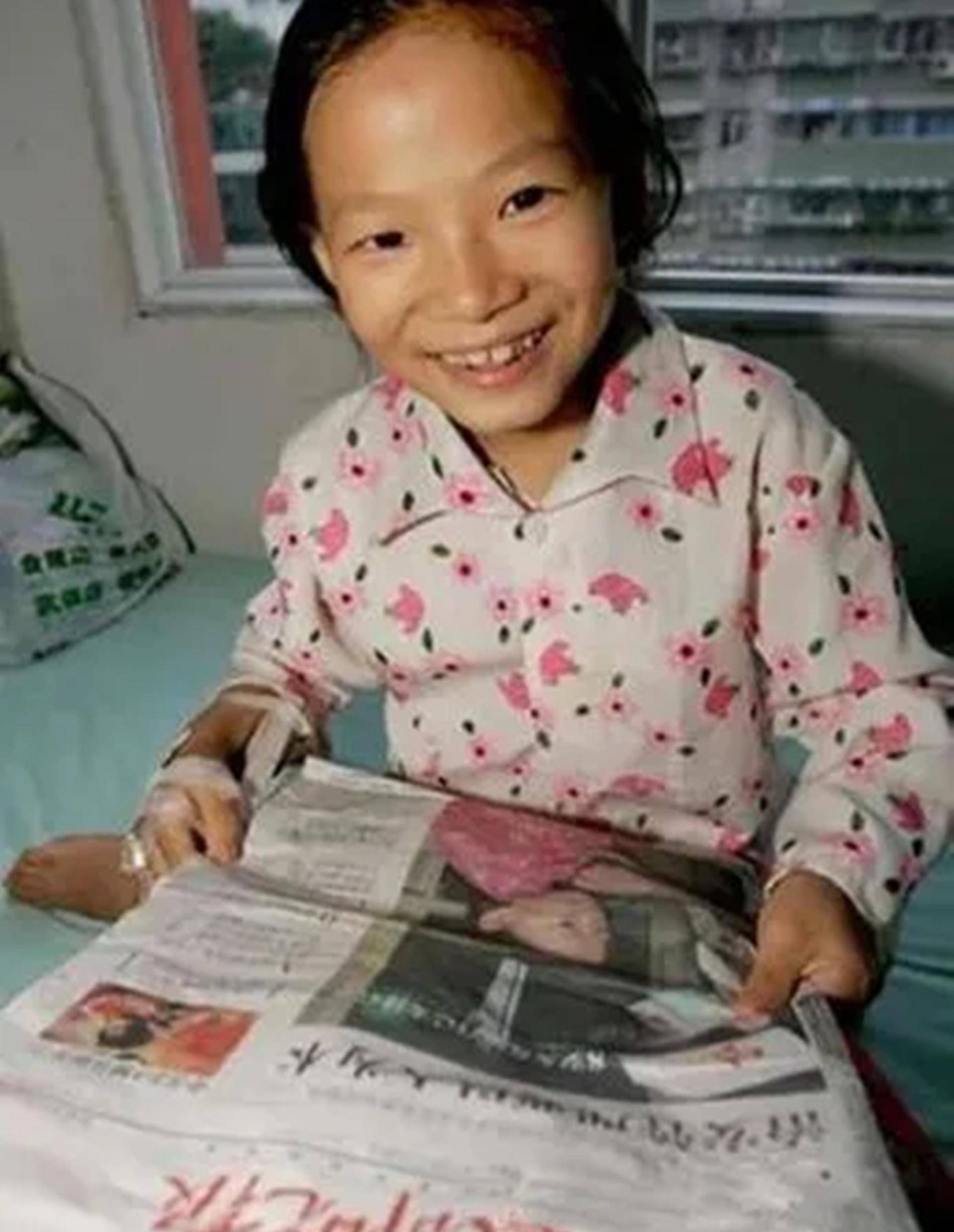 2005年,八岁女童患病,为不拖累养父自己安排后事,遗书温暖世界