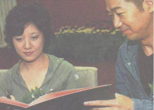 "邓婕:为丈夫张国立终身未育,年过半百却儿女双全_王熙凤_孩子_张默