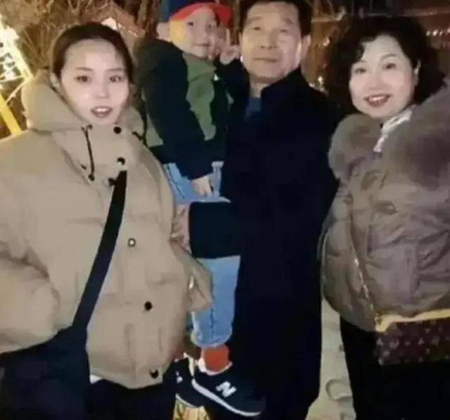 熊磊曬旅行照超灑脫,對兩任公婆評價很意外_郭威_許敏__直播_家人