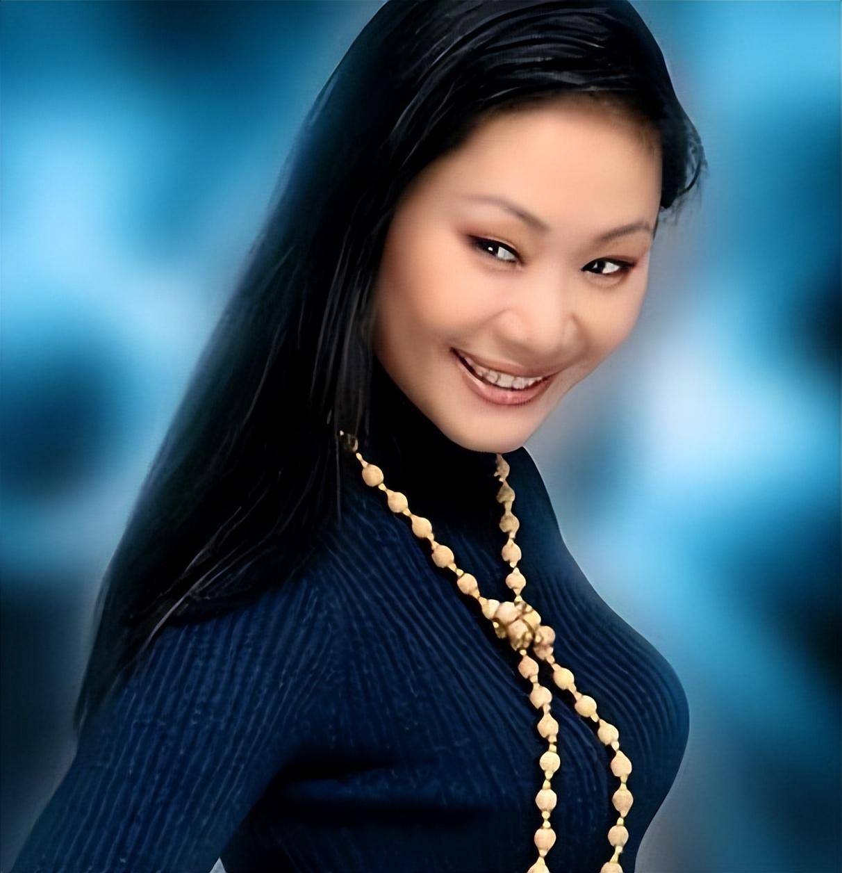 女高音于文华,出生微寒,凭《纤夫的爱》走红,她有怎样的故事?