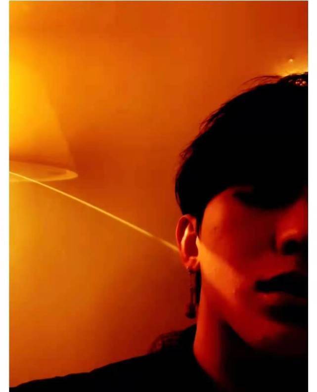 毕竟,为了拍摄蔡徐坤的照片,他的粉丝团队几乎可以去