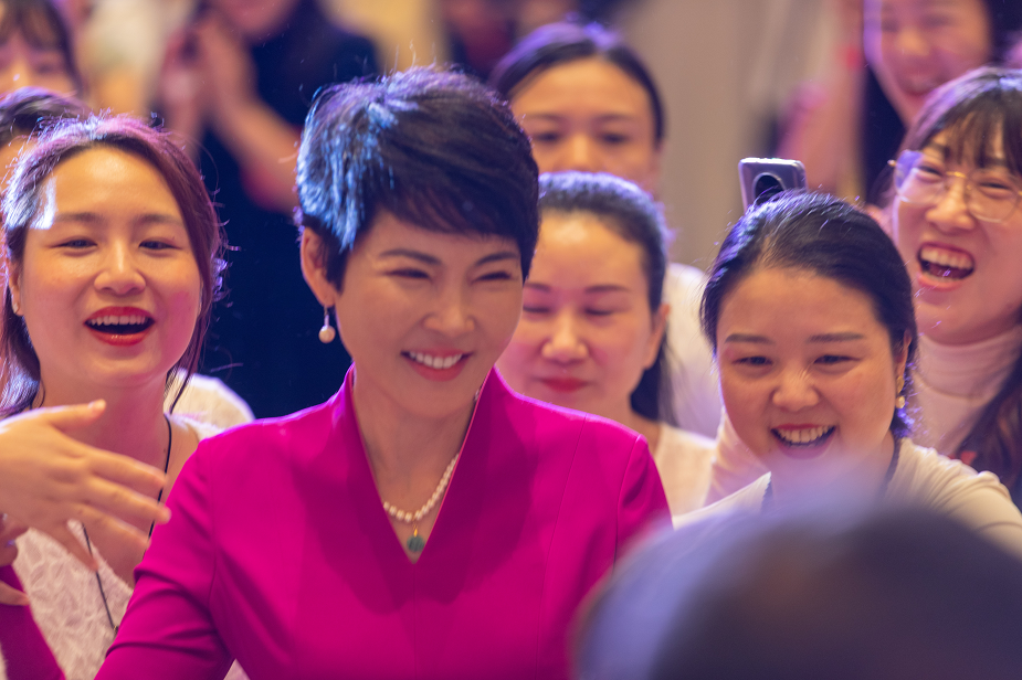 2024开启热辣滚烫的人生丨知名作家张德芬:好好爱自己,一切都来得及