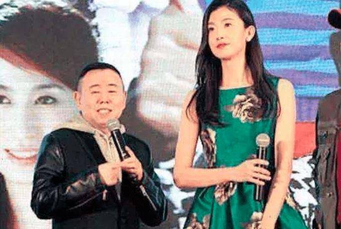 潘长江曾替她着急,40岁仍没生孩子,男明星很多不愿和她搭戏_景阳_身高