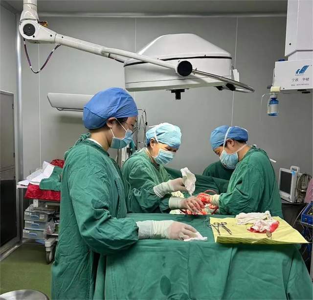 这家医院连获患者多面锦旗致谢_手术_岳阳县_治疗