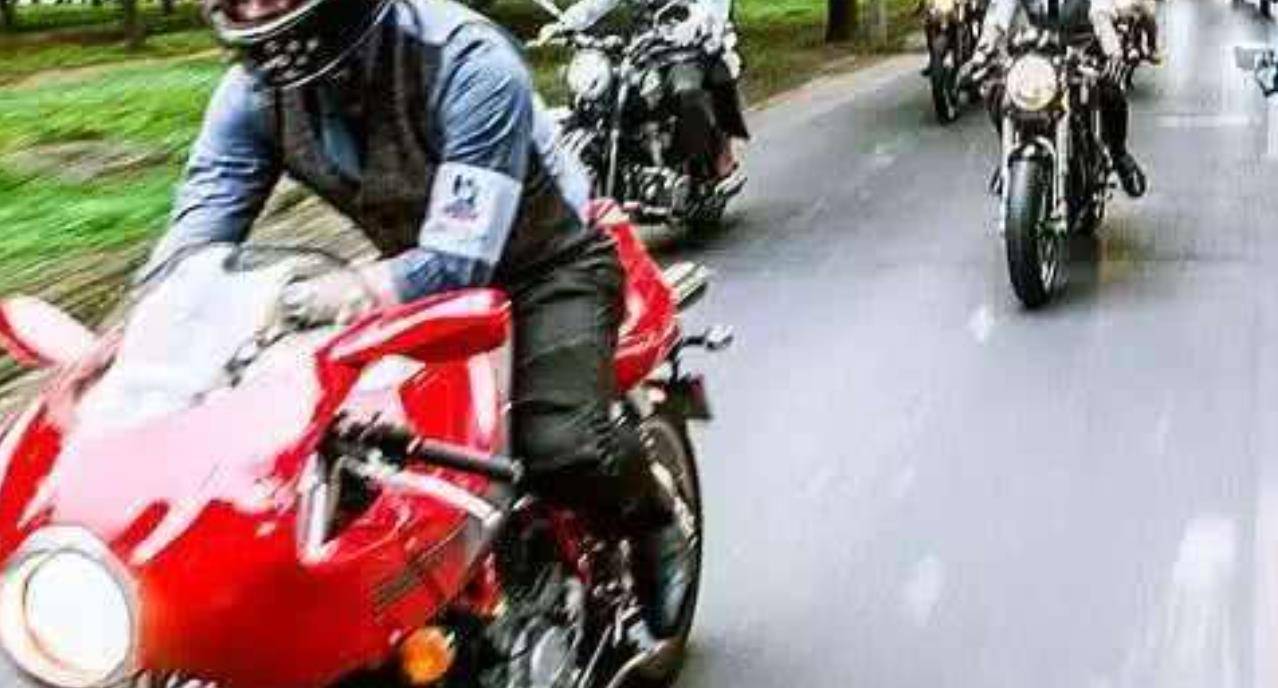 2年前,无证小伙骑他人摩托车出车祸,家属反告车主,结局如何?