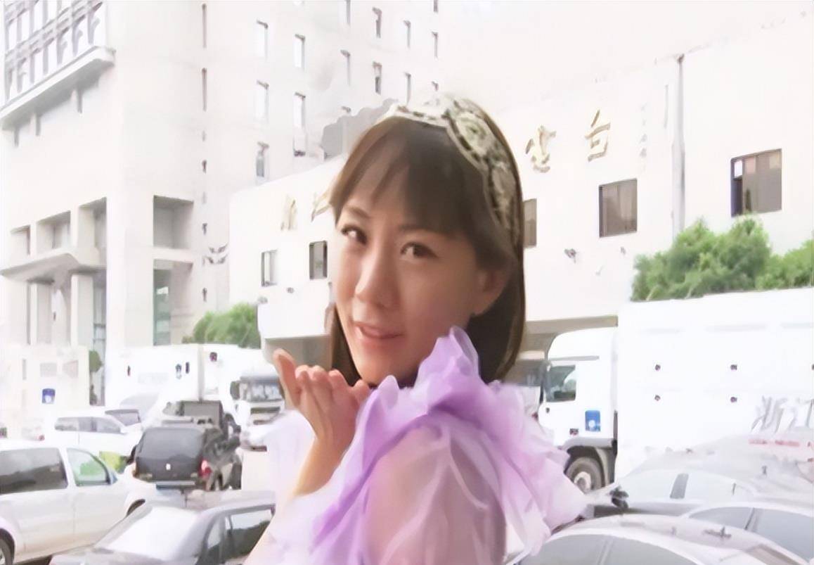 2014年,一大二学生扬言"非5000万富二代不嫁",现在她如愿了吗_周兰