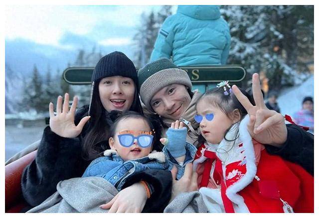 郭碧婷曝光儿女正脸照,女儿似向佐,儿子颜值爆表!_滑雪_家庭_小奶
