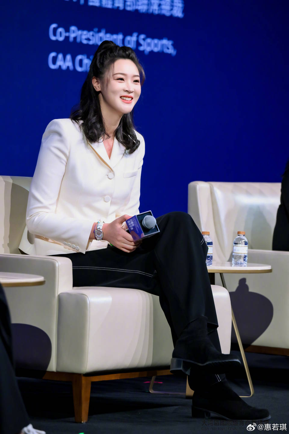 并在体育里的女性领导力版块做分享前中国女排惠若琪出席大湾区峰会