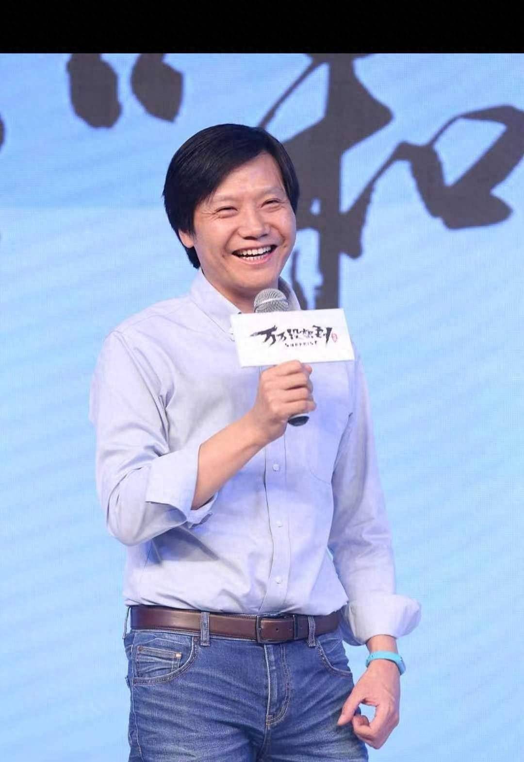 雷军:从农村孩子到千亿富豪,他的经历充满了坚持,智慧和勇气_小米