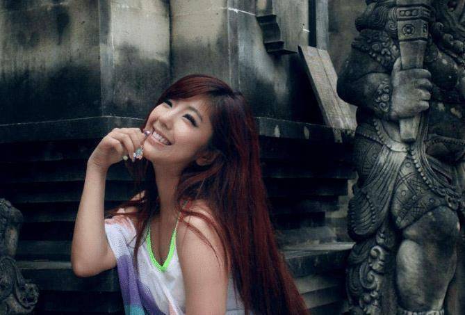 "宅男女神"赵奕欢官宣恋情,却被吐槽男友像爸爸!_网友_什么_微博