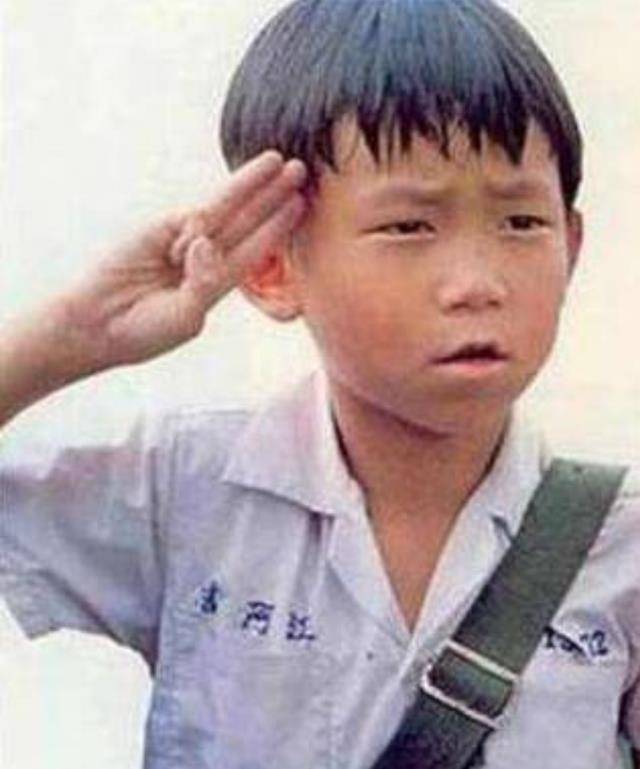 颜正国:12岁爆红,17岁入狱,戴手铐出席父亲葬礼,如今浪子回头