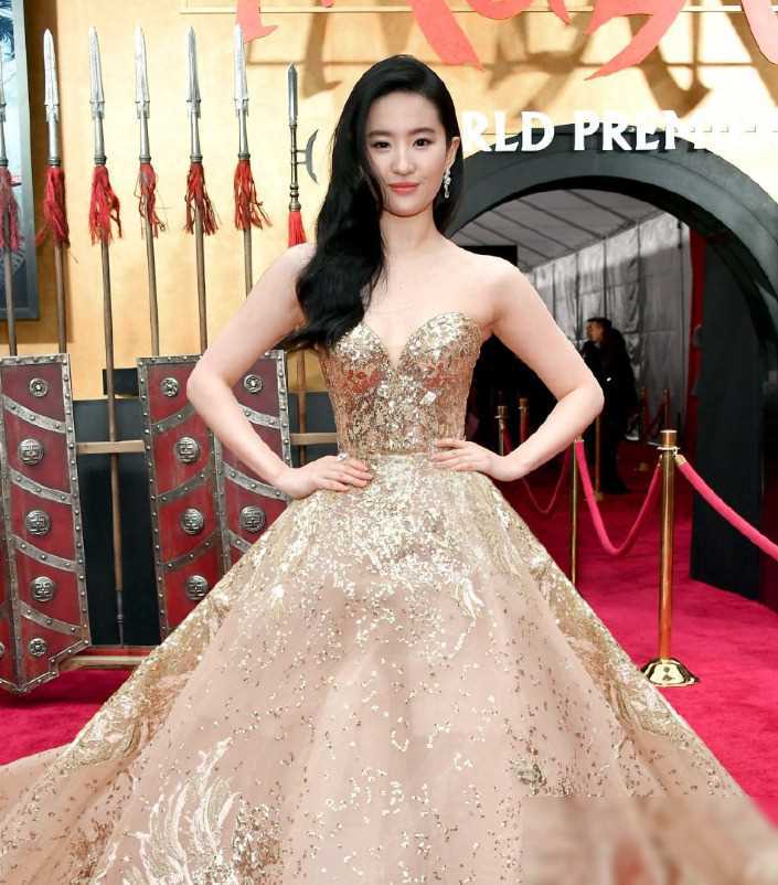 女明星的绝美高定:刘亦菲关晓彤受黎巴嫩品牌青睐,国产高定崛起_时尚