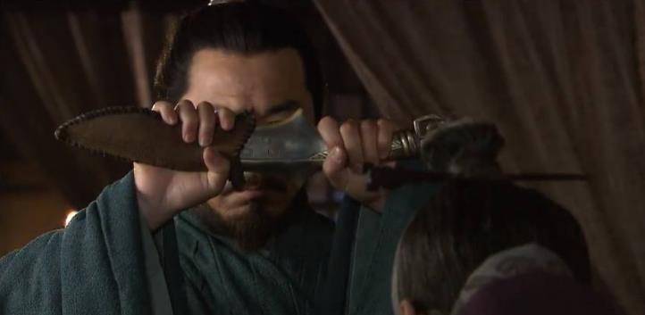 三国时期四大神器,吕布方天画戟屈居第二,最后一件天下人梦寐以求_的