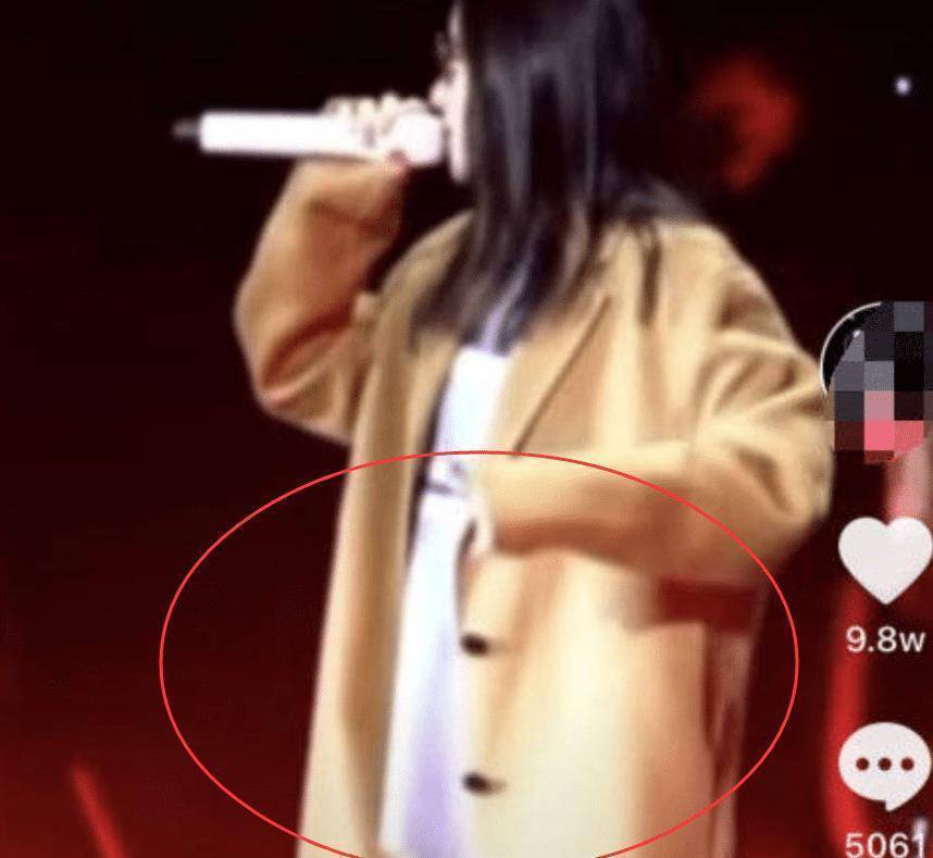 原创张碧晨孕肚6个月旧照曝光,赚奶粉钱让人心疼,好在有赵丽颖陪伴