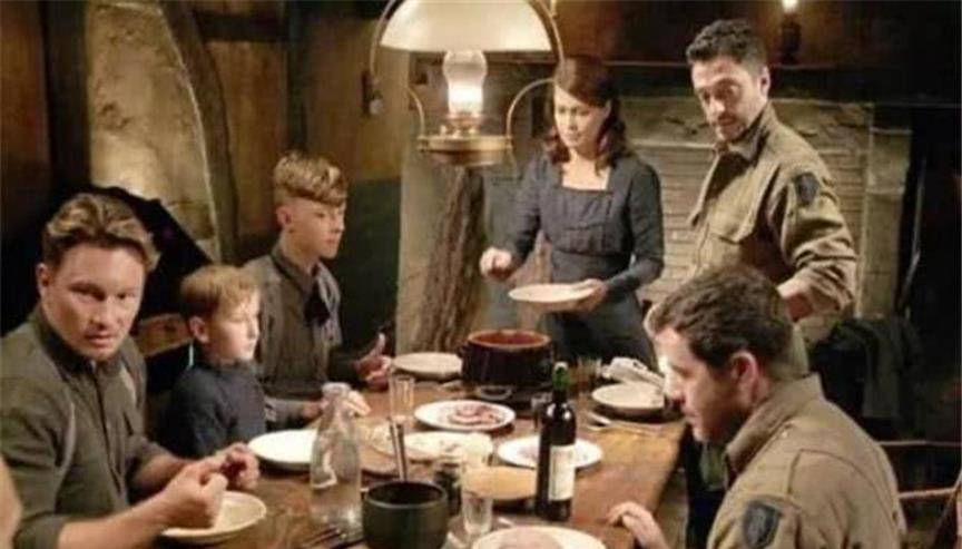 夜,四名德军与三名美军意外相遇,结果令人感动_伊丽莎白_美国_德国