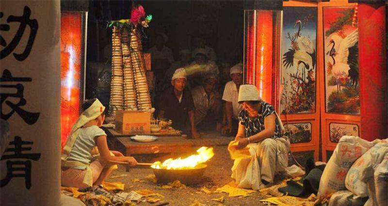 新方法已经在武汉试用,很多人却表示无法接受_土葬_尸体_死者