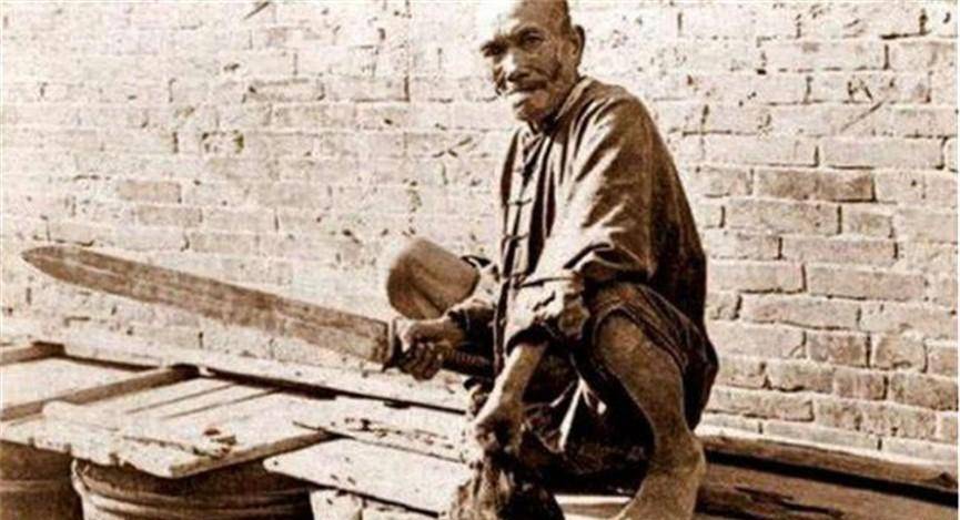 邓海山:中国最后一名刽子手,一生斩首300颗,晚年下场凄惨_因为_犯人