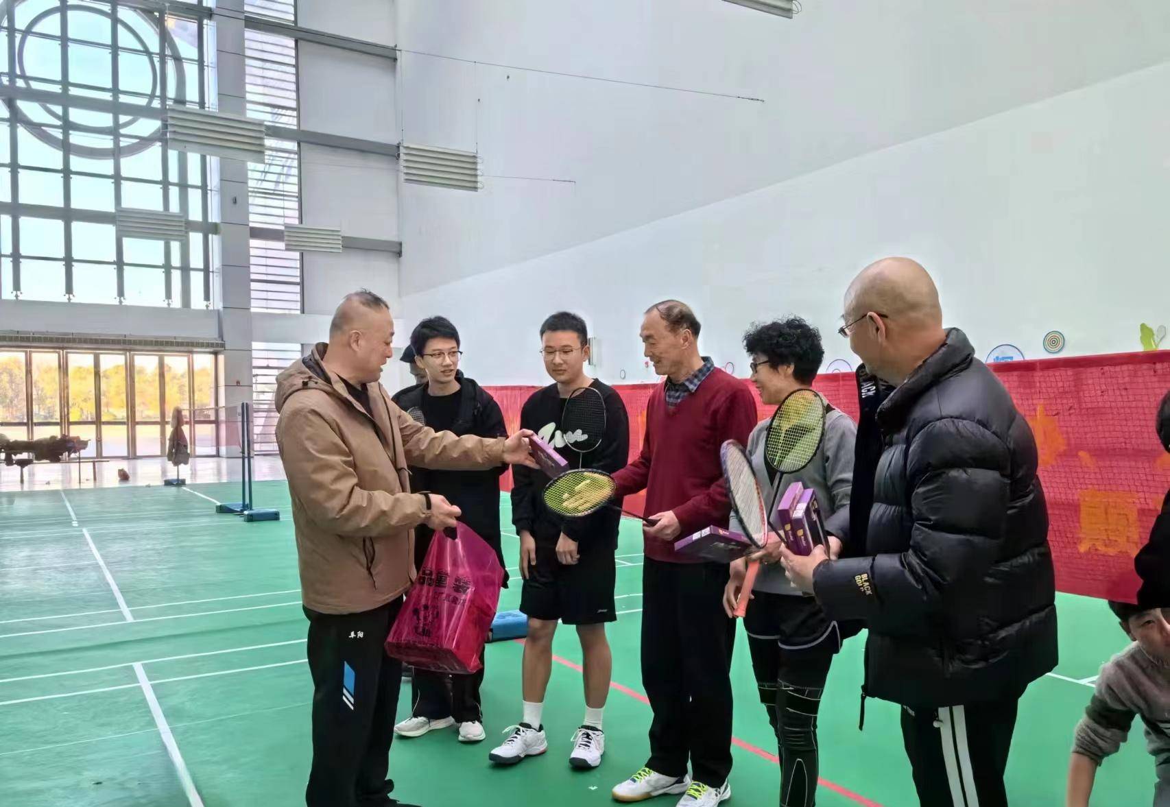 "体育大拜年 健康度春节"悦动阜城 羽球趣味活动快乐