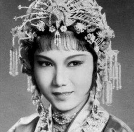 "评剧皇后"白玉霜34岁死于癌症,为何又说她的死与母亲有关_时候_女儿