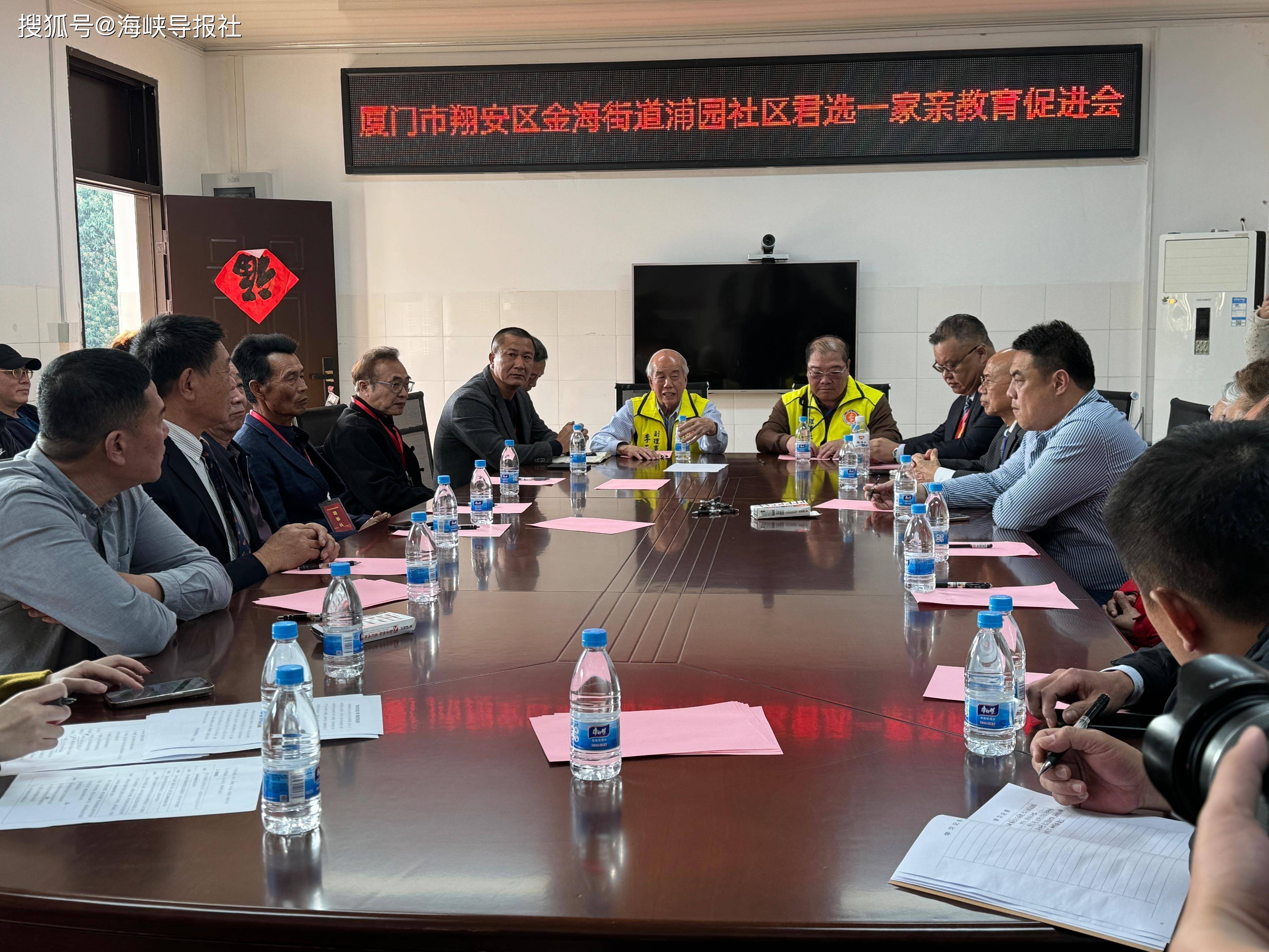 百岁老人李大爷金门县议员李养生说,台湾有一百多万李氏宗亲,其中大