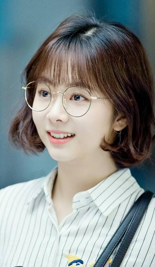 时间过去了,谭松韵却依然保留着女孩清澈的眼睛和洁白的牙齿,让她看