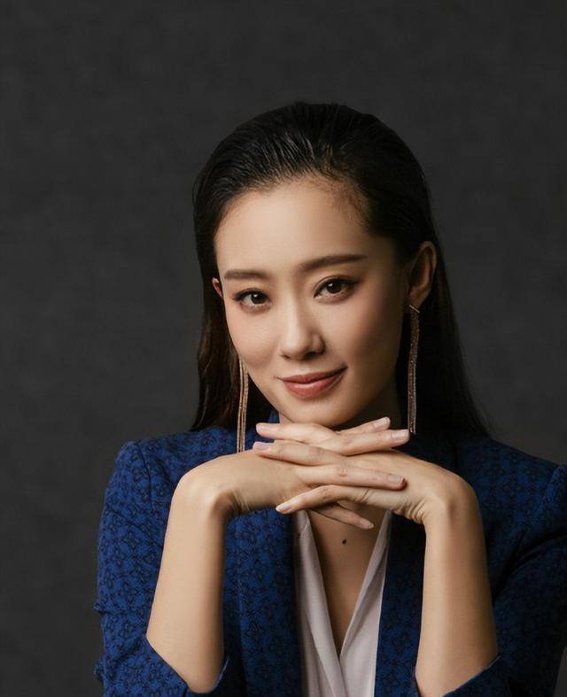 《热辣滚烫》中38岁的张小斐扮演情妇角色,给我带来了惊喜_观众_艺术