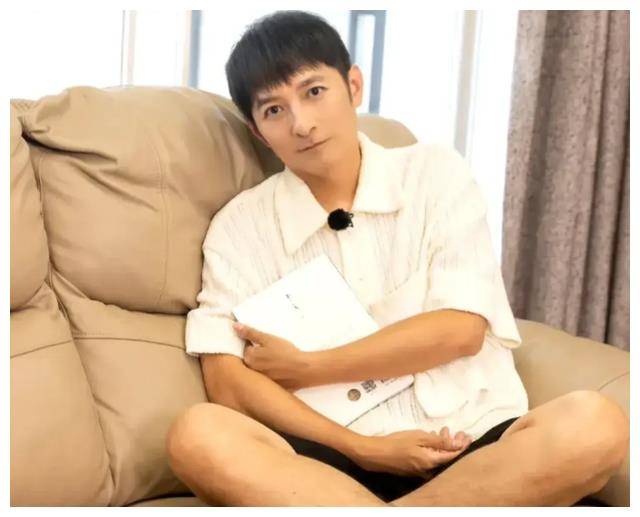 李维嘉47岁的全屋极简设计,引发热议!出名的"洁癖"如何体现?