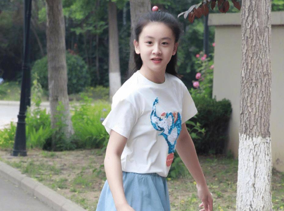 叶一茜又晒森碟美照,有谁注意她的大长腿,真是p都不敢这么p_感觉_元气