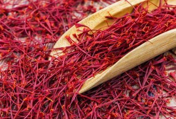 长期喝藏红花泡水,会怎么样?提醒:这4类人平时尽量少喝_女性_功效_内