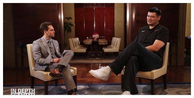 姚明表情对比,杨瀚森三次扣篮背后的秘密,引发热议!_内线_球员_1