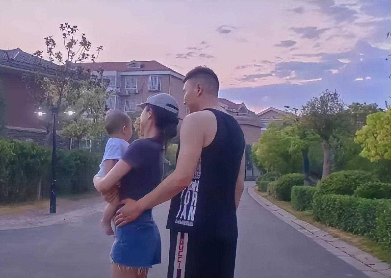 男篮李根:因财产与前妻开撕,二婚娶漂亮女博士,35岁